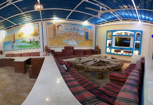 TV a/nebo společenská místnost v ubytování Al Baeirat Hotel