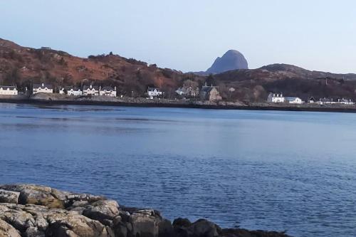 Gallery image of Captain Tom's. A cosy wee house in lochinver . in Lochinver