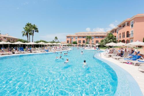 Πισίνα στο ή κοντά στο Grupotel Macarella Suites & Spa