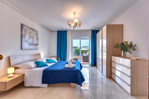 Postel nebo postele na pokoji v ubytování JURIĆ Apartments-Rab