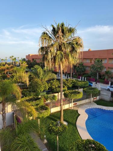 The swimming pool at or close to Apartamento exótico en primera línea de Vera-Playa!