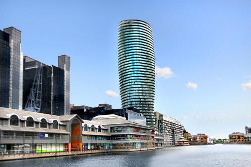 Canary Wharf Luxury Apartment with Panoramic Views