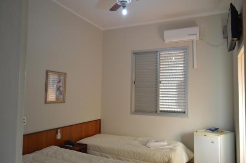 Katil atau katil-katil dalam bilik di Hotel Chantilly