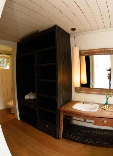 a bathroom with a sink and a mirror at Pousada Boutique Itaipava in Itaipava