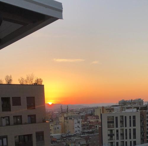 De zonsopgang of zonsondergang vanuit het appartement