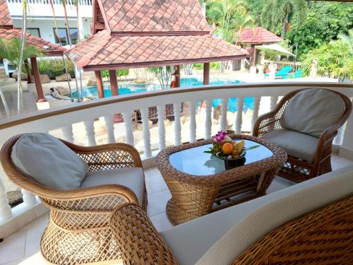 A view of the pool at Samui Little Garden Resort or nearby