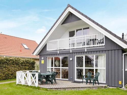 Casa gris con terraza y patio en 8 person holiday home in Gelting, en Gelting