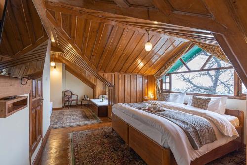 Gallery image of StayVista at Nau Nabh Cottage - Paradisiacal Abode in Shimla