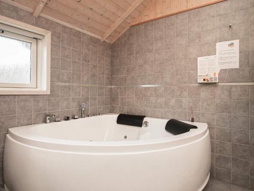 A bathroom at 6 person holiday home in Vinderup