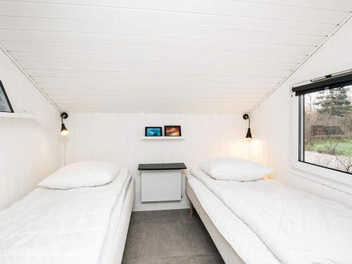 Imagen de la galería de Four-Bedroom Holiday home in Hjørring 8, en Lønstrup