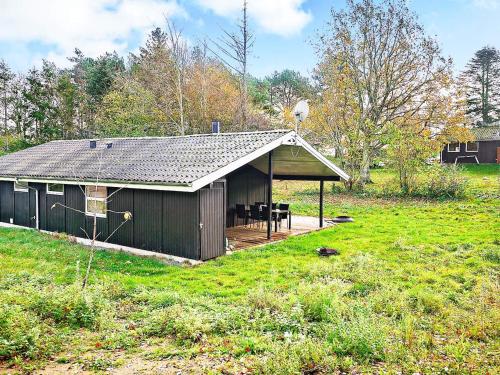 Skødshoved Strandにある6 person holiday home in Knebelの小屋