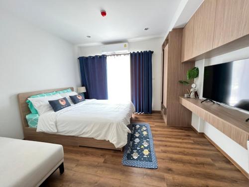 Ένα ή περισσότερα κρεβάτια σε δωμάτιο στο RoomQuest Hua-Hin Lahabana
