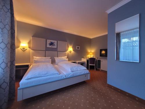 Ένα ή περισσότερα κρεβάτια σε δωμάτιο στο Ambiente Hotel garni