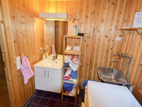 Botnhamnにある5 person holiday home in Botnhamnのギャラリーの写真