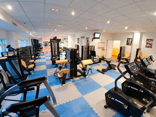 a gym with several treadmills and cardio machines at Hotel Costa Blanca Rojales in Rojales