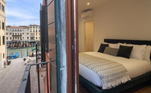 Rialto Deluxe Grand Canal View R&R photo 10