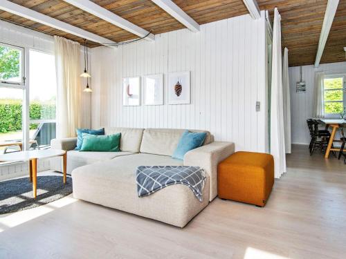 Χώρος καθιστικού στο Renovated Waterfront Retreat-By Traum