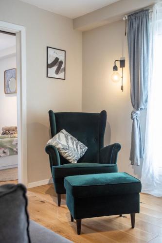 Stylish Urban Oasis - Design 2BR Apartment with Parking