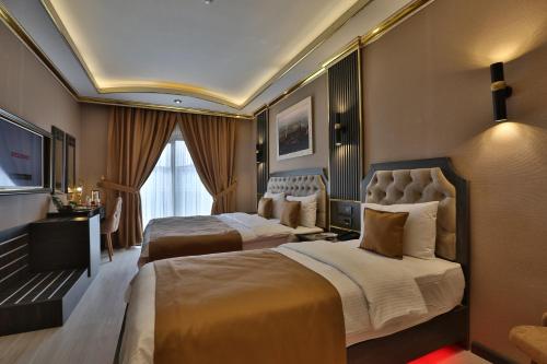 Postel nebo postele na pokoji v ubytování ANEMON MARDIN OTEL