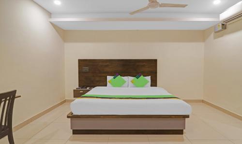 a bedroom with a bed in a room at Treebo Tee in Hyderabad