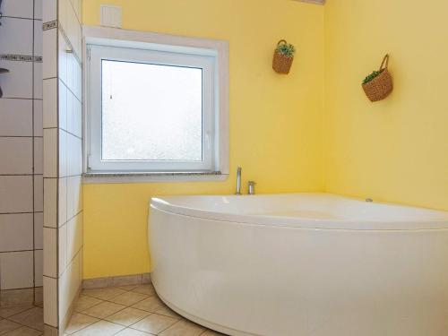 Koupelna v ubytování 12 person holiday home in Tarm