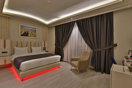 Postel nebo postele na pokoji v ubytování ANEMON MARDIN OTEL