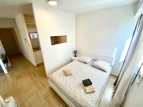 Llit o llits en una habitació de Cannes Passy By SCLS Locations