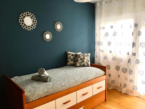 a bedroom with a bed with a blue wall at Apartamento Martín in Unquera