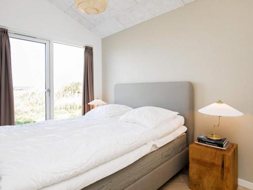 Ein Bett oder Betten in einem Zimmer der Unterkunft Holiday home Hjørring XXXVI