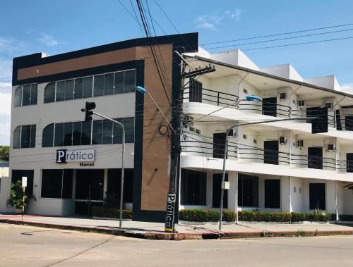 a building with a hotel on the corner of a street at Pratico Hotel in Santarém