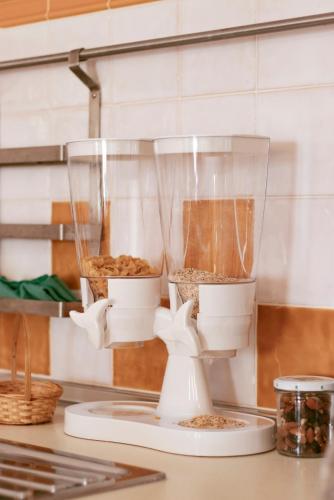 a white blender sitting on top of a counter at Casa Viana - Guesthouse in Cabanas de Tavira
