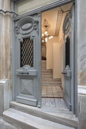 Η πρόσοψη ή η είσοδος του J&A Luxury Residence