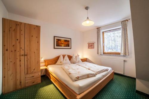 a bedroom with a bed and a window at Roath Hof Ferienwohnung 2 in Schenna