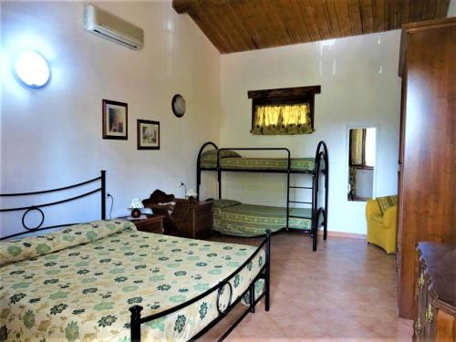 Postel nebo postele na pokoji v ubytování Vecchio Faro Residence