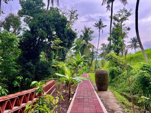Taman di luar Kubu Astina