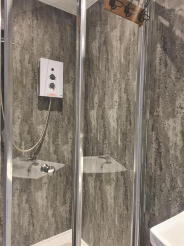 Ένα μπάνιο στο Two ensuite bedrooms with kitchen