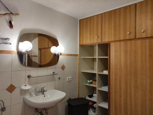 Vonios kambarys apgyvendinimo įstaigoje Casa Fuessen