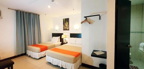 Postel nebo postele na pokoji v ubytování A Hotel Baguio