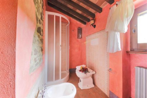 a bathroom with a toilet and a sink at Villa Montecastelli by Mmega in Niccone