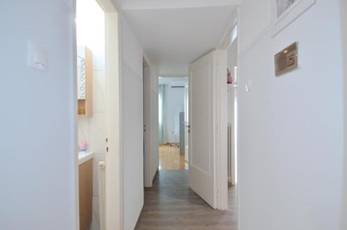 Kép A big lovely sunny apartment at Plateia Koliatsou, Patmou szállásáról Athénban a galériában