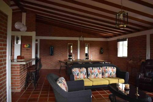Restaurace v ubytování Agradable casa de campo/ finca en el Carmen Valle
