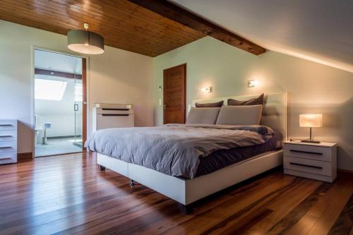 Postel nebo postele na pokoji v ubytování Luxury Spacious Chalet in Chamonix