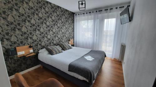 Un pat sau paturi într-o cameră la Au Bon Accueil