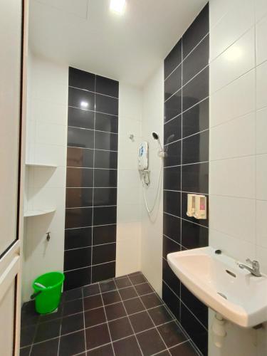 a bathroom with a sink and a shower at Jawa Townstay in Malacca
