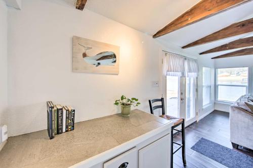 Φωτογραφία από το άλμπουμ του Waterfront Gun Barrel City Cottage with Views! σε Gun Barrel City