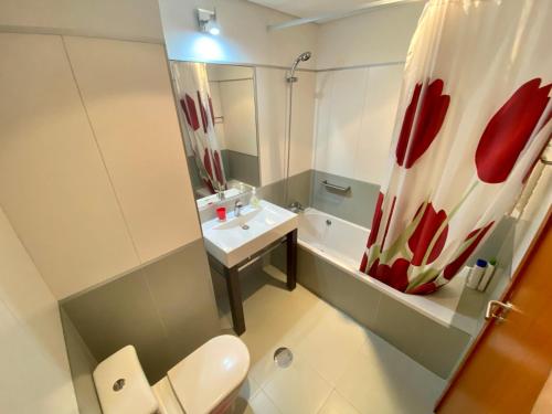 a small bathroom with a toilet and a sink at Concordia Apartment in Funchal
