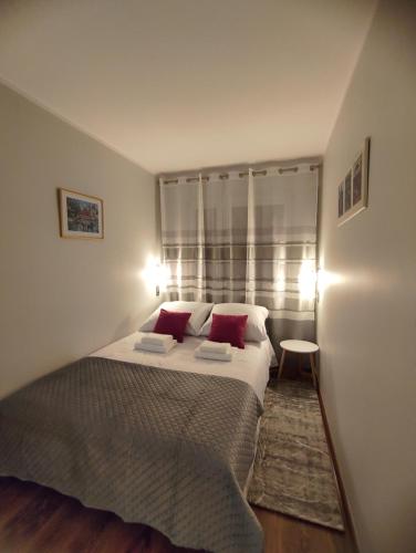 Ένα ή περισσότερα κρεβάτια σε δωμάτιο στο Apartament Red