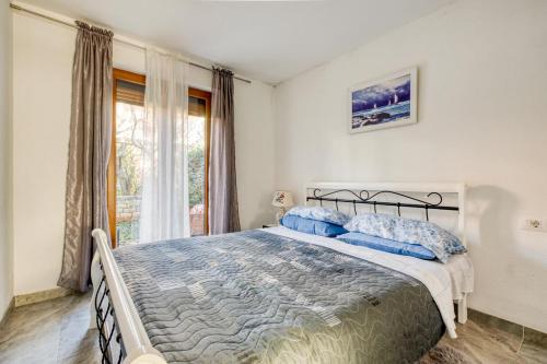 Säng eller sängar i ett rum på Apartments Ina & Ika