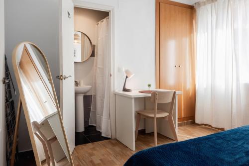 Bathroom sa Apartamentos FV Flats Valencia - Mestalla 9