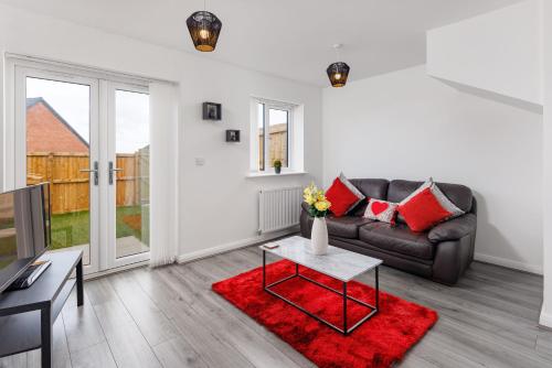 Posezení v ubytování Air Host and Stay - Brand new 3 bedroom house sleeps 7 minutes from LFC and city centre ref27